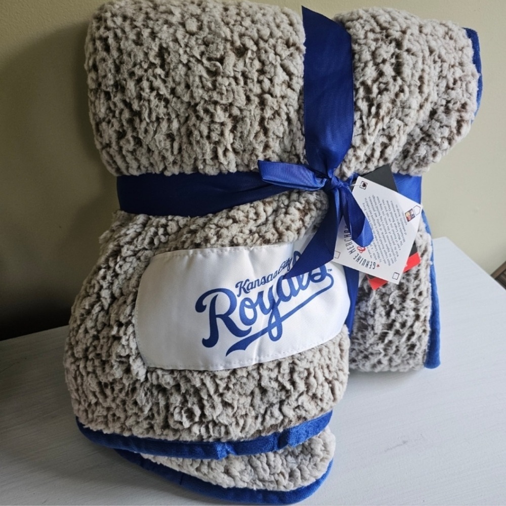MLB Kansas City Royals Sherpa Blanket 50" x 60" New With Tags